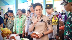 Ikbar Buka Gerakan Pangan Murah di Kecamatan Lasolo