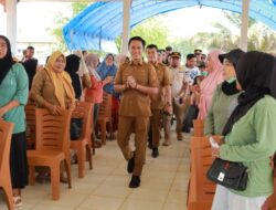 Jelang Natal Tahun 2025, Bupati Konawe Utara Membuka Gerakan Pangan Murah di Kecamatan Wiwirano.