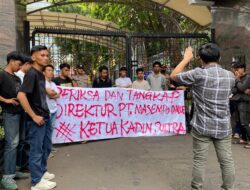 Jakarta Jaringan Advokasi Akademisi Pemerhati Sumberdaya Alam Sulawesi Tenggara (JAAPSDA–Sultra) menggelar aksi di depan Kejaksaan Agung RI.