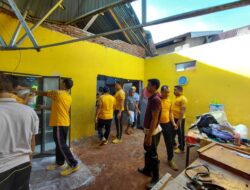 Polsek Lasolo Berdiri di Garda Terdepan, Fokus Membersihkan Material Bangunan Roboh Akibat Angin Kencang