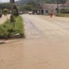 Mobil Truk Baku Kejar Angkut Timbunan di Jalan Raya RS Konut, Jalan Berdebu Masyarakat Mengeluh Kontraktor Cuek Meski Sudah Ditegur IMG_20260513_131941